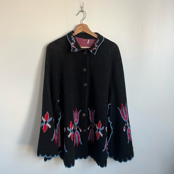 Vintage Sweaters - Vintage Black Wool Blend Tulip Knit Collared Cape